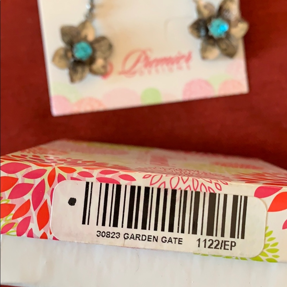 Premier Designs Garden Gate Earrings - Picture 5 of 5